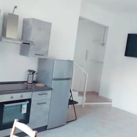 Modern Flat Close To The Red Metro